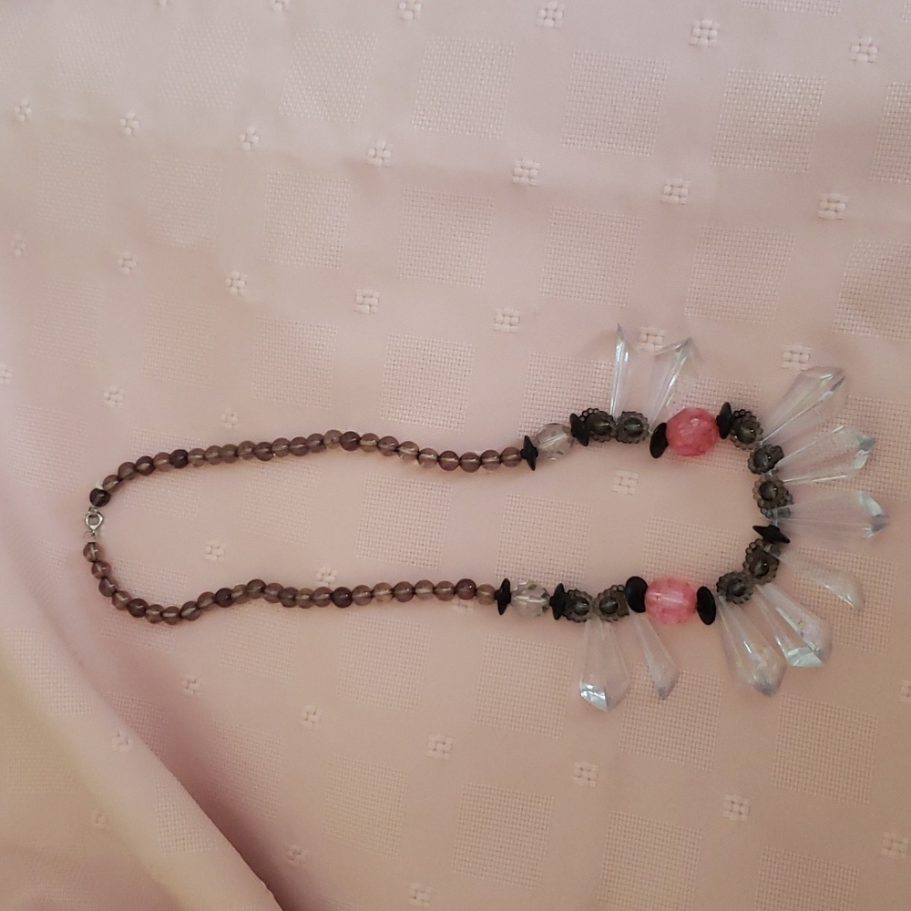 Pretty Beaded Necklace - Picture 2 of 7